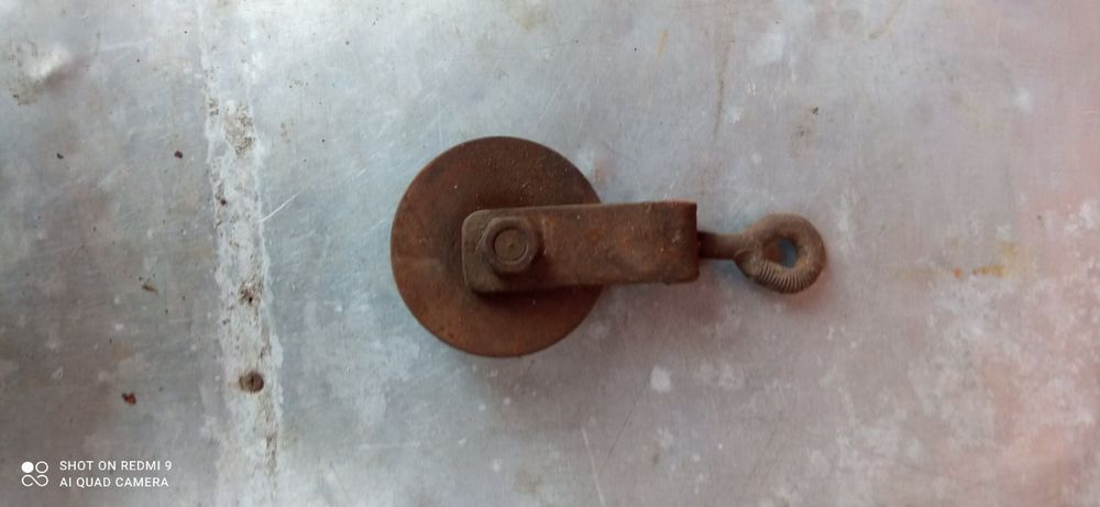 Блок ролик железный.