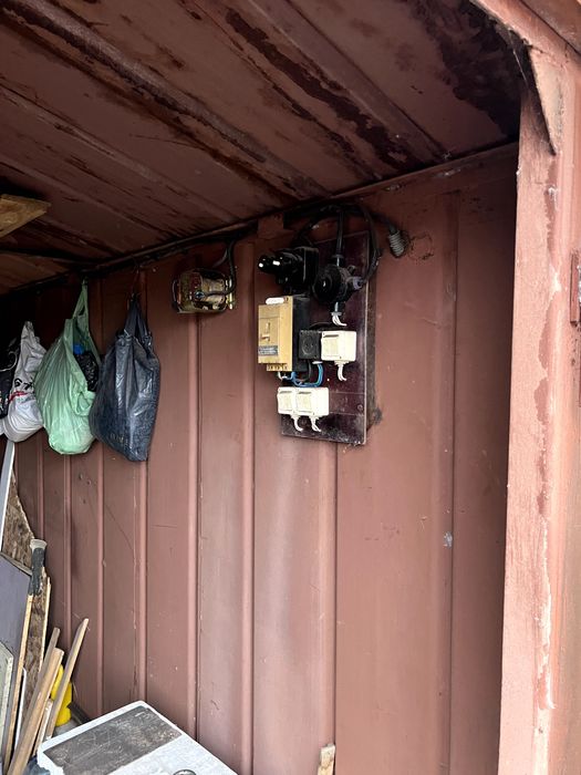 Продається металевий гараж із підвалом загальною площею 41,8 м².