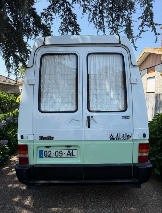 Renault trafic 2.5d com kit campervan e 7 lugares dobraveis