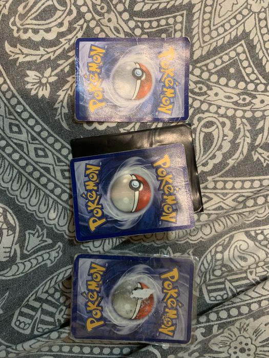 Vendo cartas pokemon - duas raras primeira edição