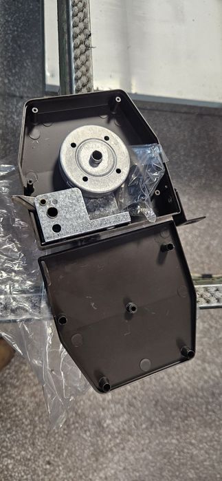 Zwijacz puszka do rolet zewnętrznych brąz