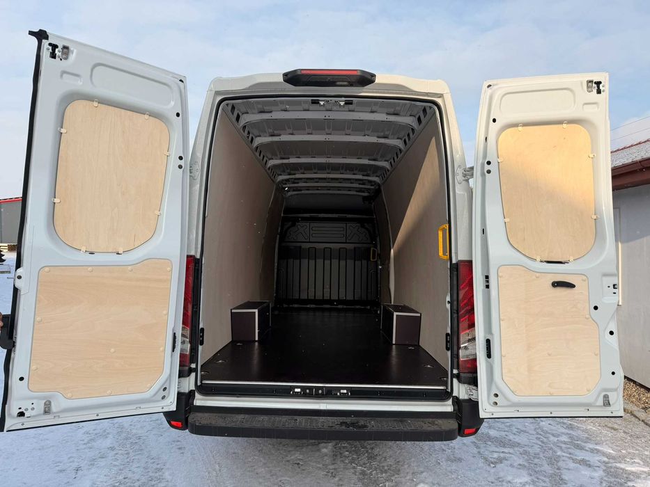 Iveco Daily L4H2 Profesjonalne zabudowy aut dostawczych KNAUTECH
