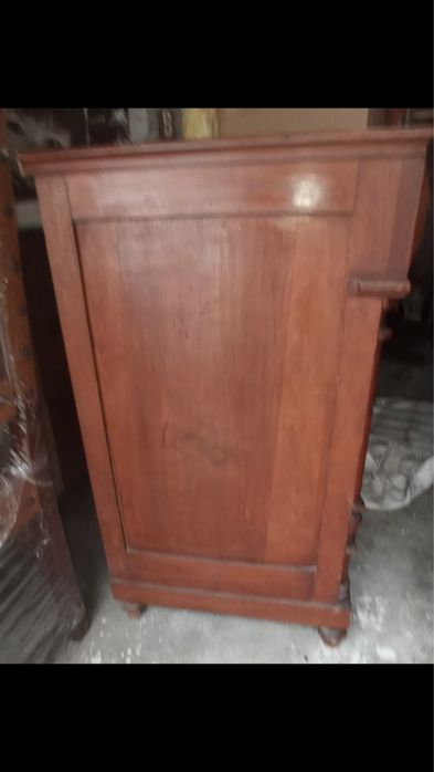 Comoda antiga em madeira