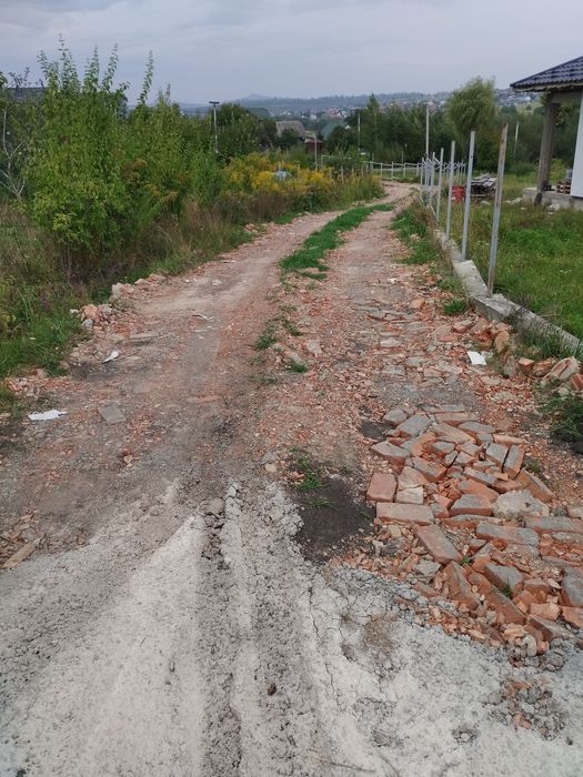 Земельну ділянку 11 2 сотки