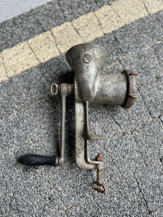 Zabytkowa maszynka do mielenia mięsa Antyk