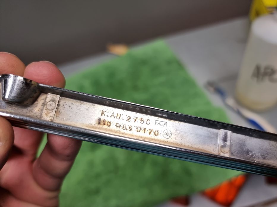 Friso do porta-luvas Mercedes W110 W111