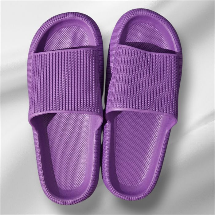 Nowe klapki z grubą podeszwą