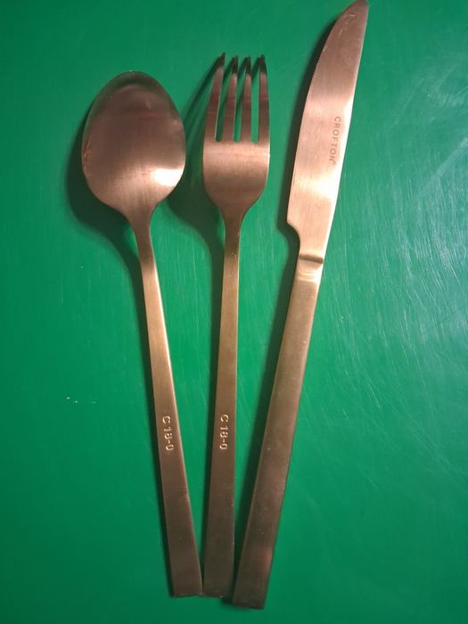 Sztućce Crofton, Złoty