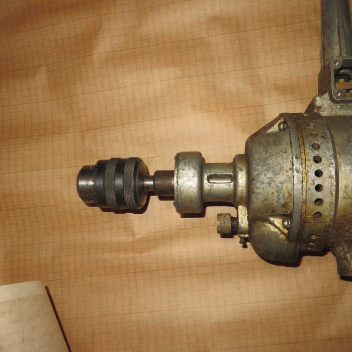 Низькооборотна редукторна реверсивна дрель и-29 1959років+ патрон 15м