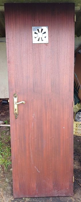 porta de madeira em bom estado  194 x 64,5 cms