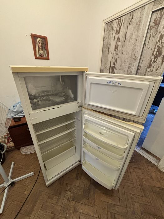 Frigorifico, gela bem, para retirar em moscavide, 35€