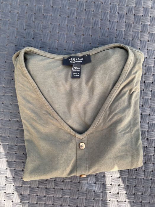 Camisola básica em tons de verde tropa