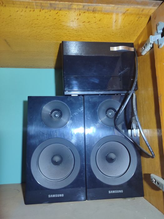 Продам музичний центр.