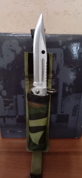 Ножи большие и  малые .разные.