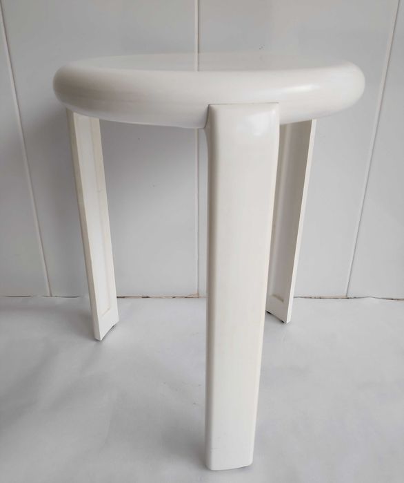 Banco apoio casa de banho.