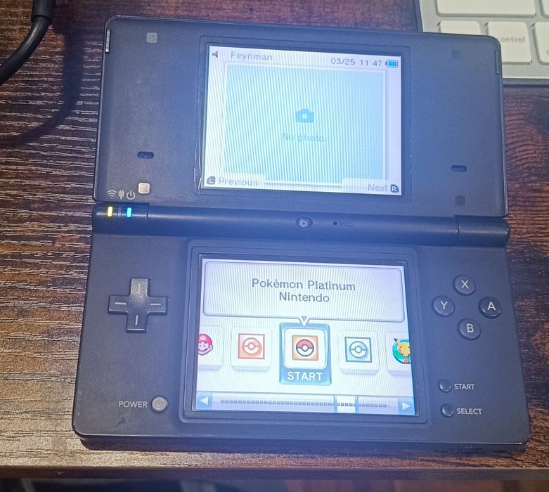 Nintendo DSi Preta + Carregador + Cartão SD (Modificada)