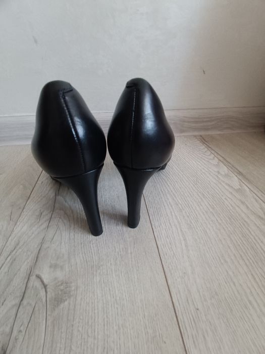 Туфлі Clarks  (шкіряні)