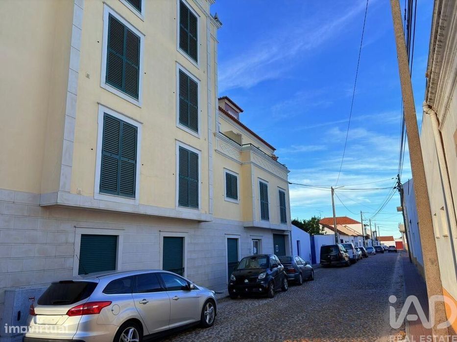 Apartamento T2 em Almeirim de 163,00 m2