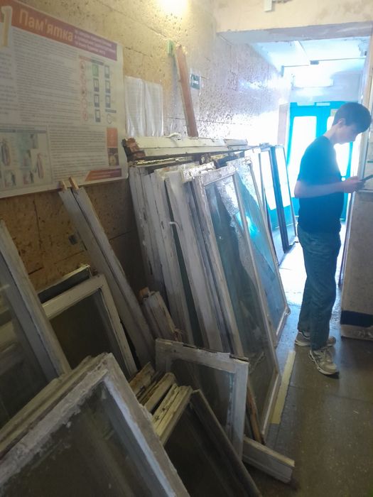 Віконні рами підони стара мебель топити те що треба