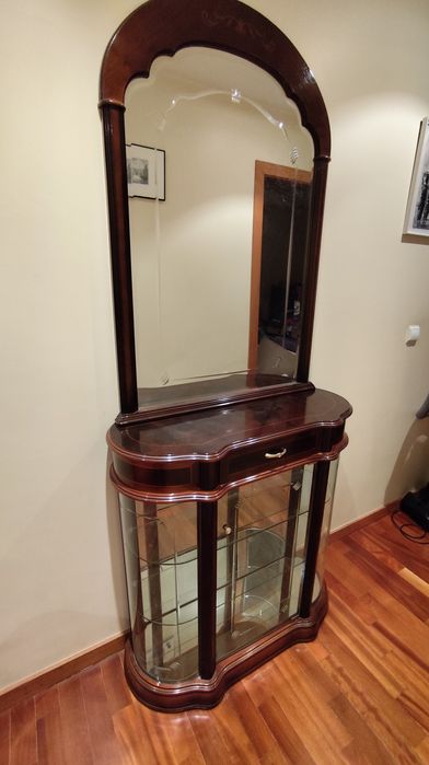 Cristaleira com espelho