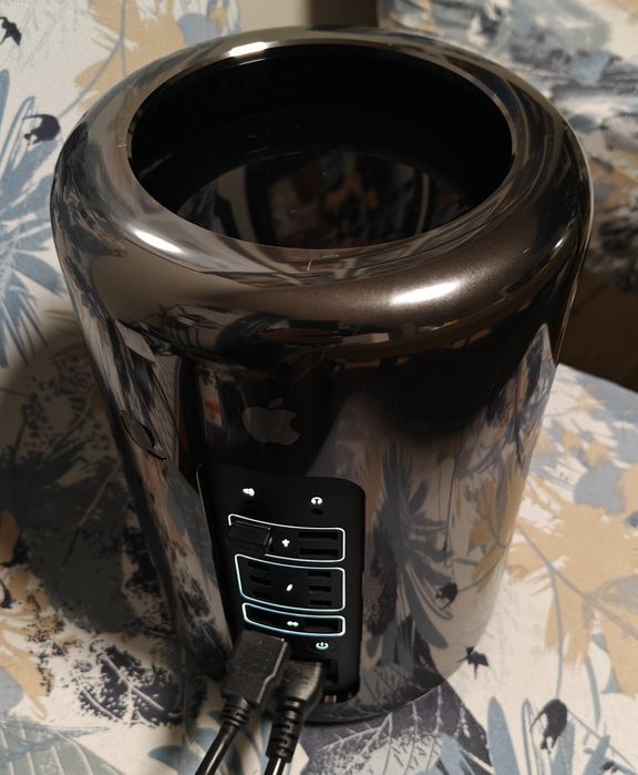 Komputer Apple Mac PRO 6.1 a1481 XEON 6-core 32GB AMD FirePRO 2xD500