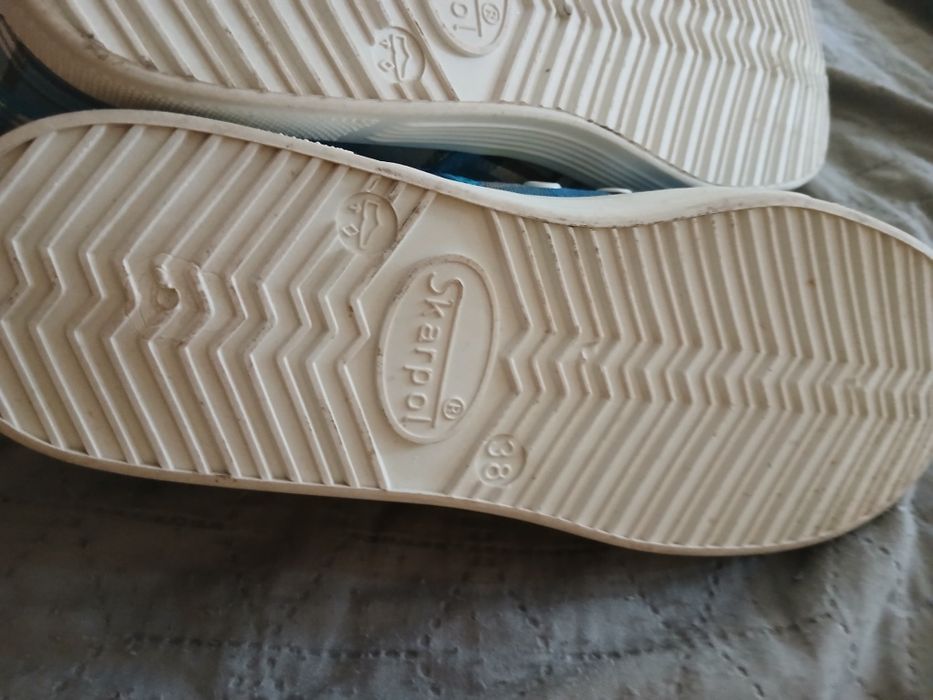 Високі кеди 38 розміру