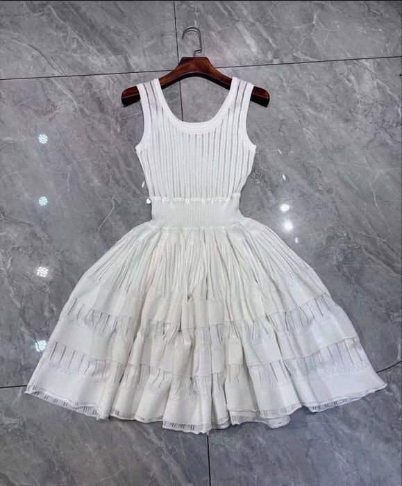 Стильна сукня Dior