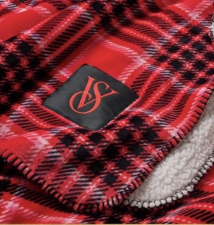 пледи VS та pink