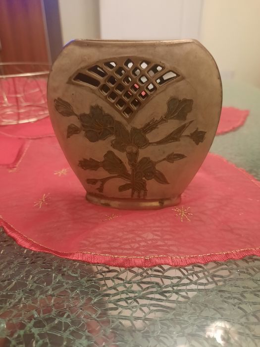 Stary wazonik mosiądz emaliowany