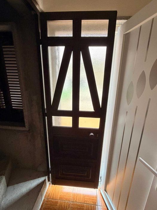 Porta de Alumínio Castanha com fechadura e chave