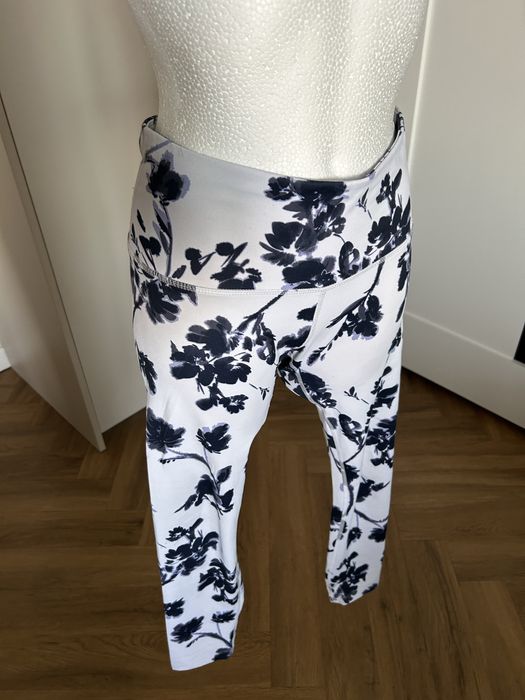 Legginsy w kwiaty damskie