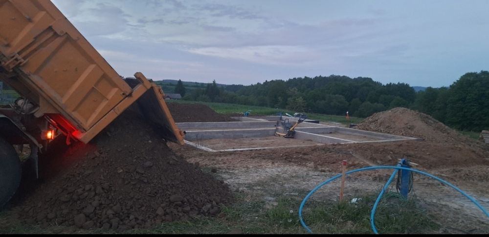 Usługi koparką 8t, koparko-ładowarką