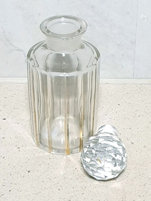 Antigo frasco de perfume em cristal Baccarat com dourado