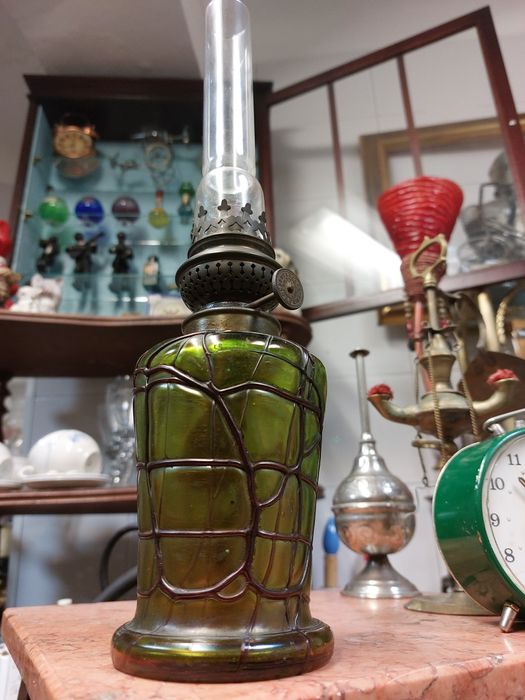 Antigo candeeiro a óleo em vidro verde 

Estilo Art Nouveau (fina