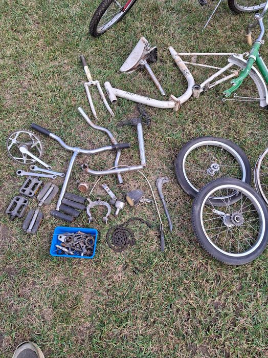 Trzy rowery 2 universal i 1 pelikan cena 350 zł.