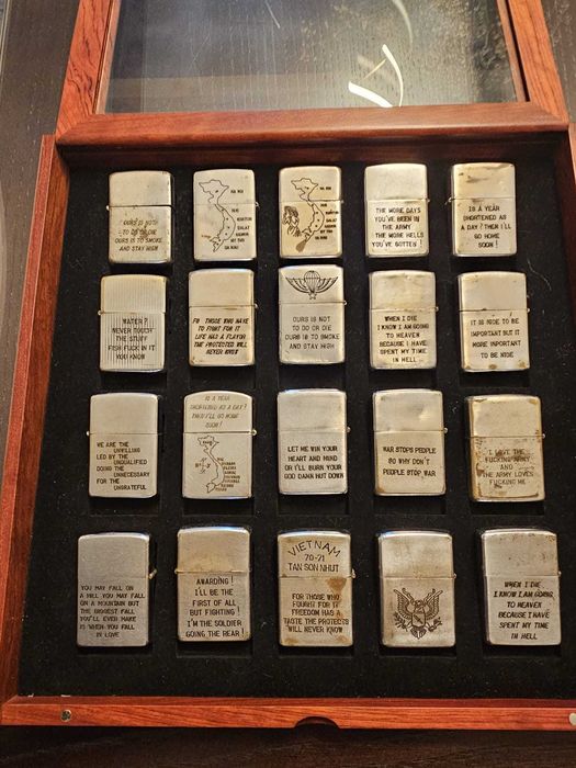 Coleção de 20 Zippos originais e usados na guerra do Vietnam, em um excelente estado de conservação