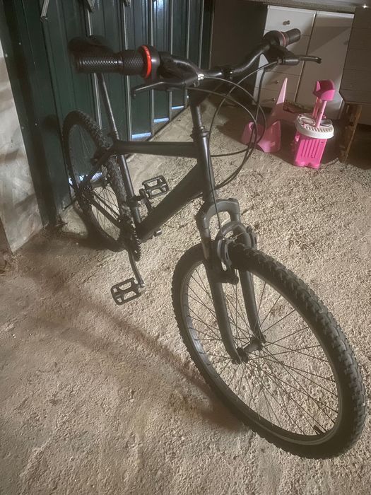 Bicicleta preta usada