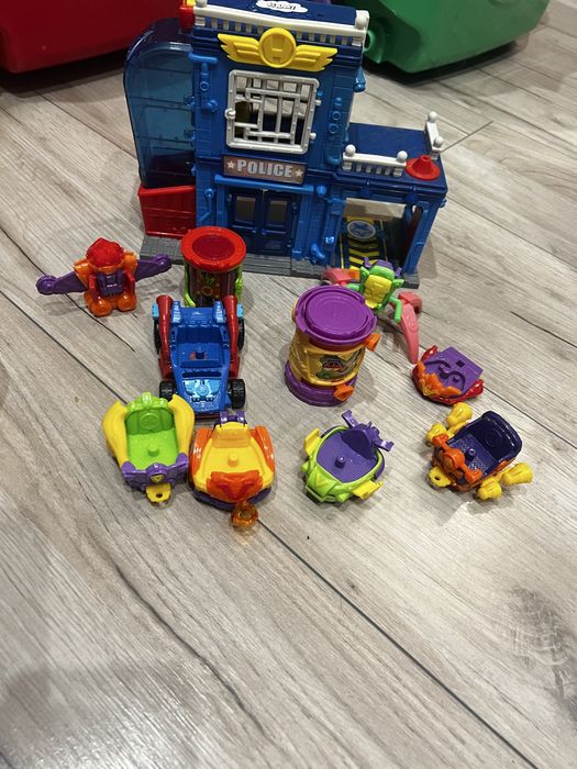 Super Zings plus posterunek