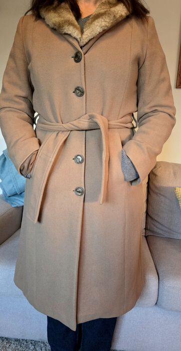 Sobretudo senhora, cor Camel.