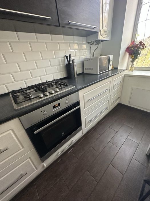 Продам 3-х кімнатну центр