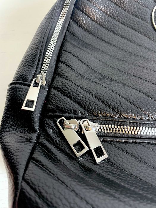 Mały pojemy, podręczny plecaczek CZARNY