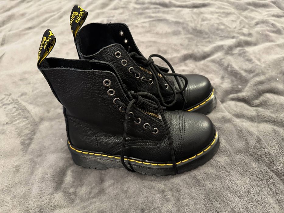Buty Dr Martens. Rozmiar 40. Długość wkładki 250mm