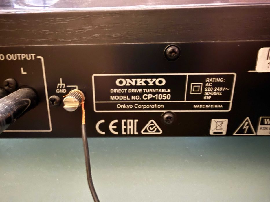 Проигрователь виниловых дисков Onkyo CP-1050 Black