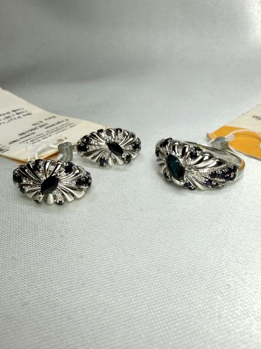 Золотий набір сережки та каблучка з діамантами та сапфірами