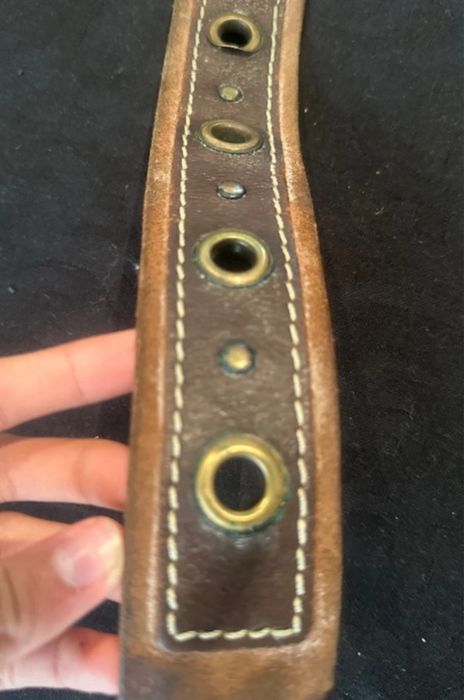 Cinto castanho com argolas largas