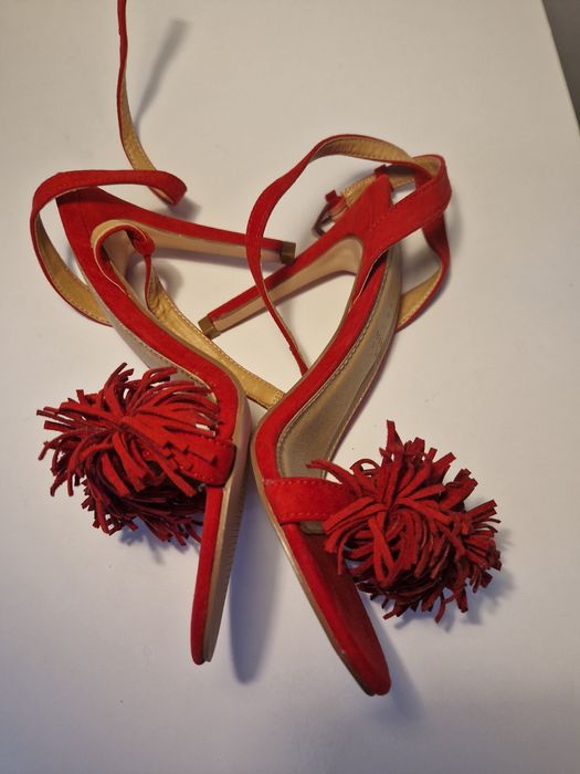 Sandałki czerwone szpilki