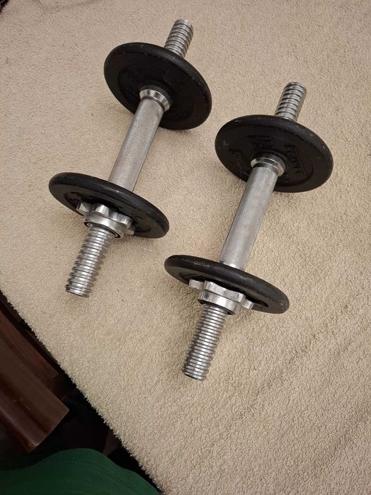 Barras e pesos perto 30kg + barras