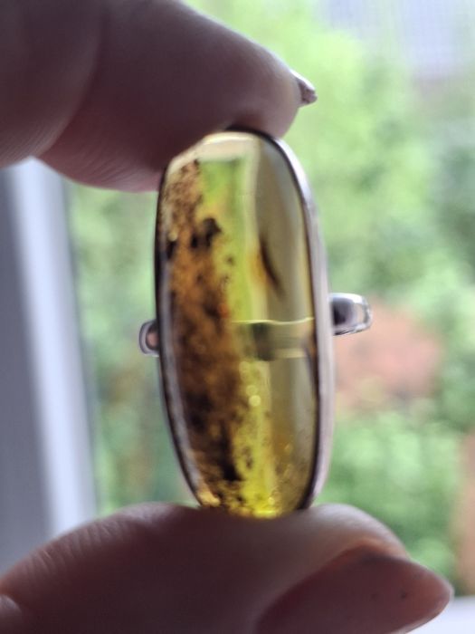 Pierścionek z bursztynem naturalnym