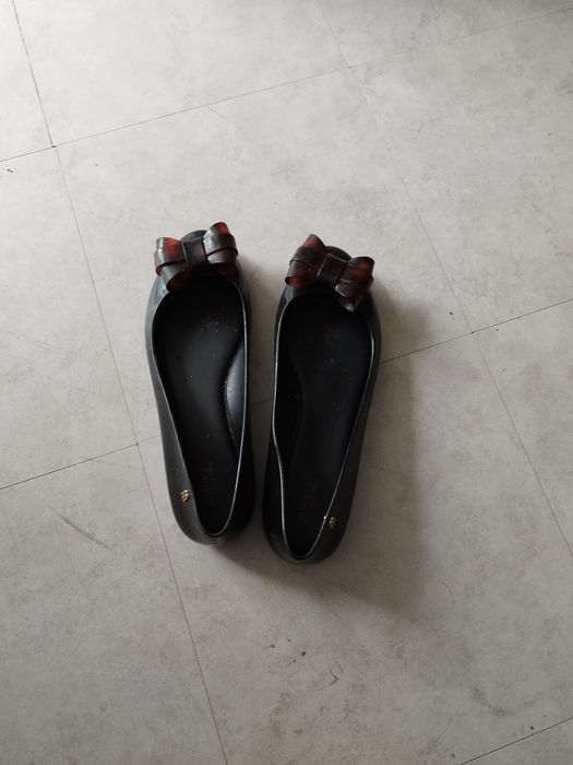 Melissa pretas com laço