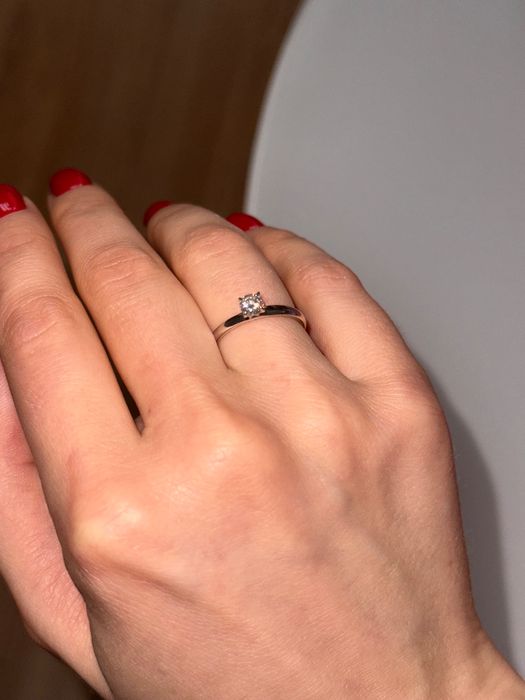 Каблучка з білого золота з діамантом